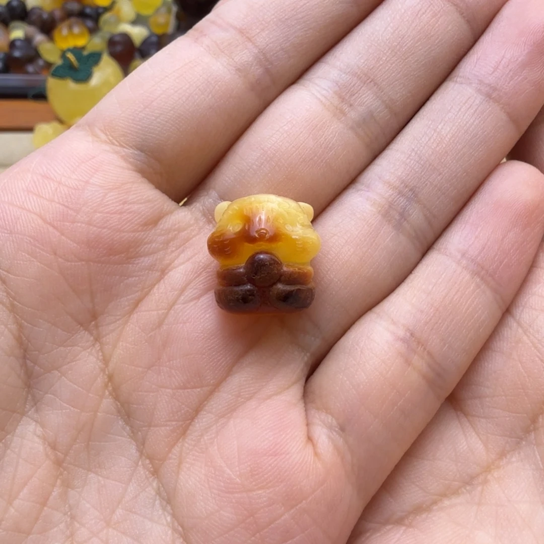 蜜蜡未镶嵌珠宝奇石