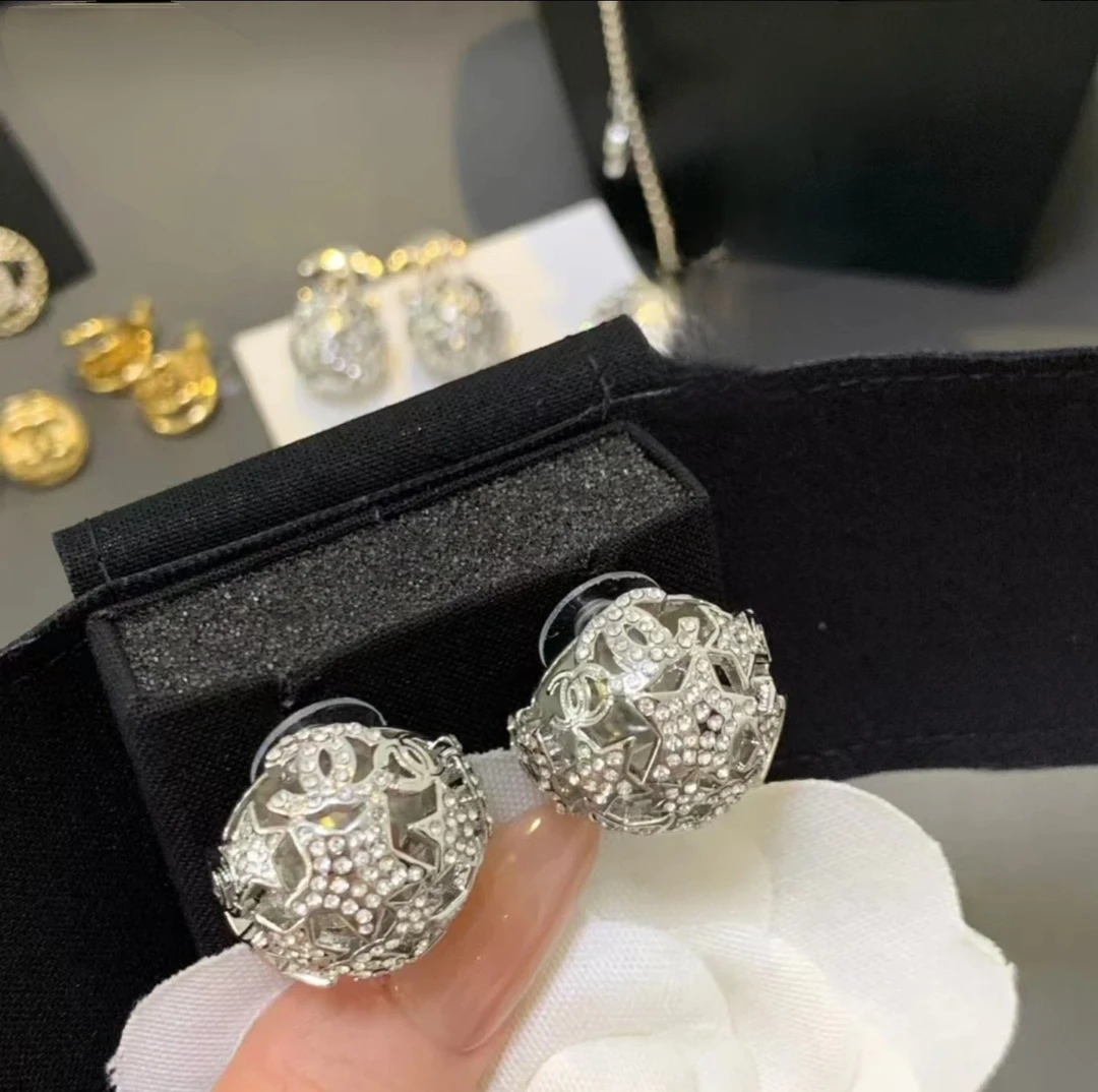 锌合金锆石耳饰 双c镶钻耳夹浅金色女白色银色轻奢素款原创设计