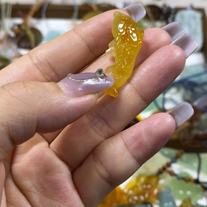蛇纹石玉未镶嵌吊坠