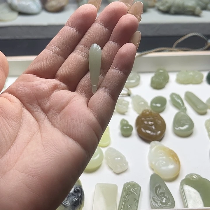 颈饰未镶嵌和田玉