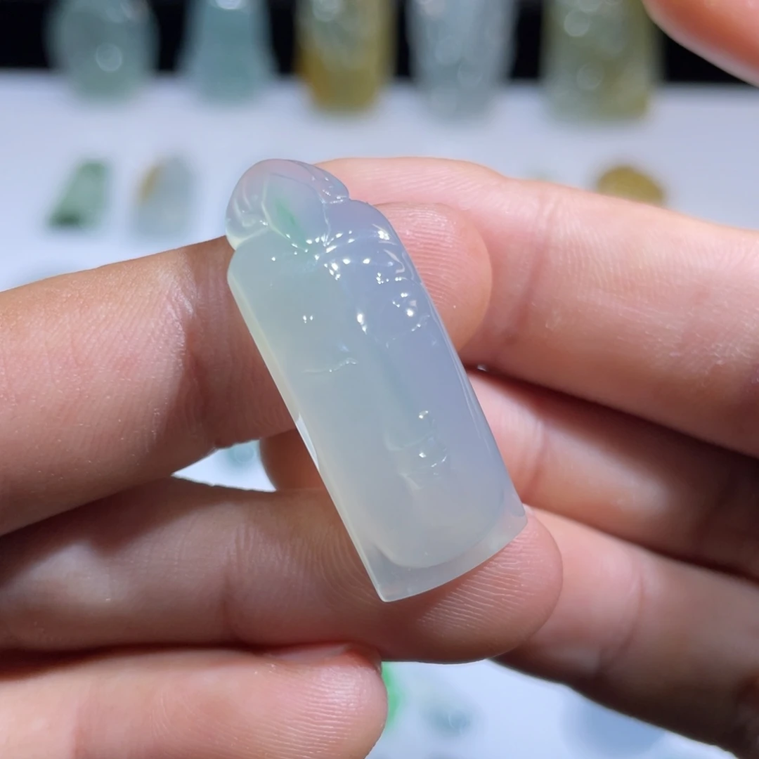 颈饰未镶嵌翡翠佛首