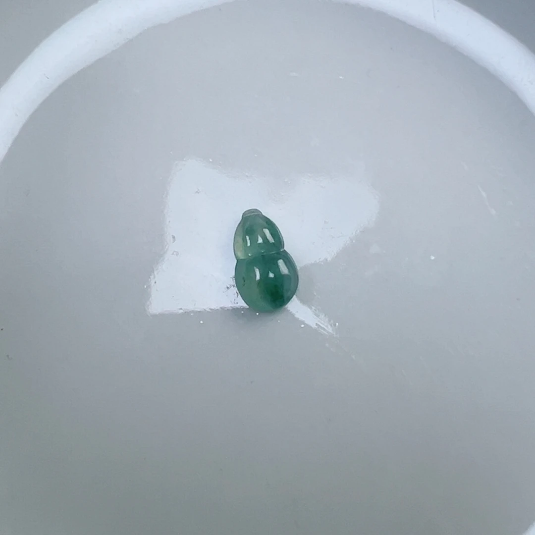 翡翠散珠B****葫芦一个垫纸镶嵌
