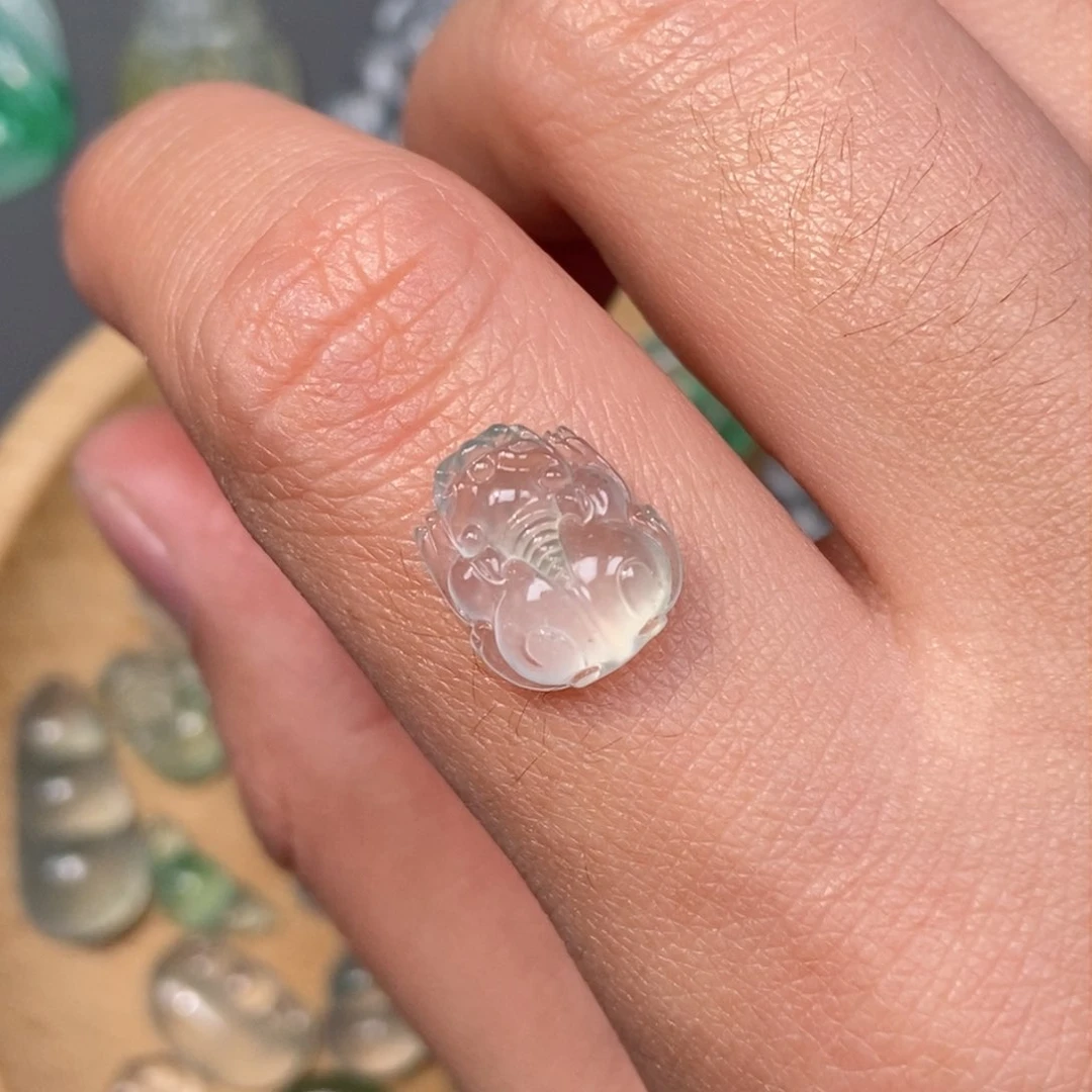 翡翠颈饰未镶嵌貔貅