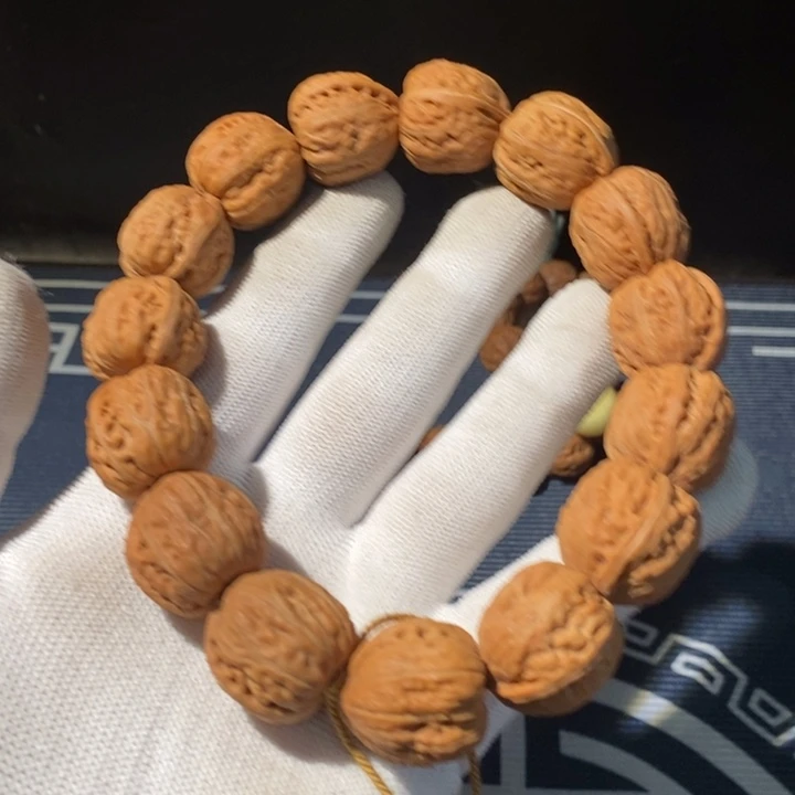 文玩核桃手串……33