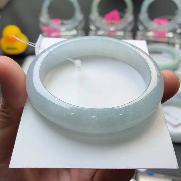 翡翠手镯未镶嵌翡翠手镯