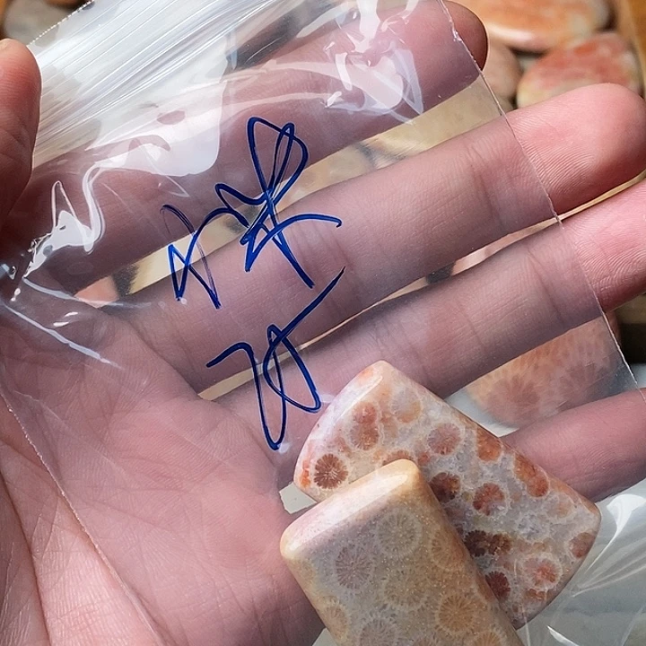 小***米硅化玉未镶嵌吊坠