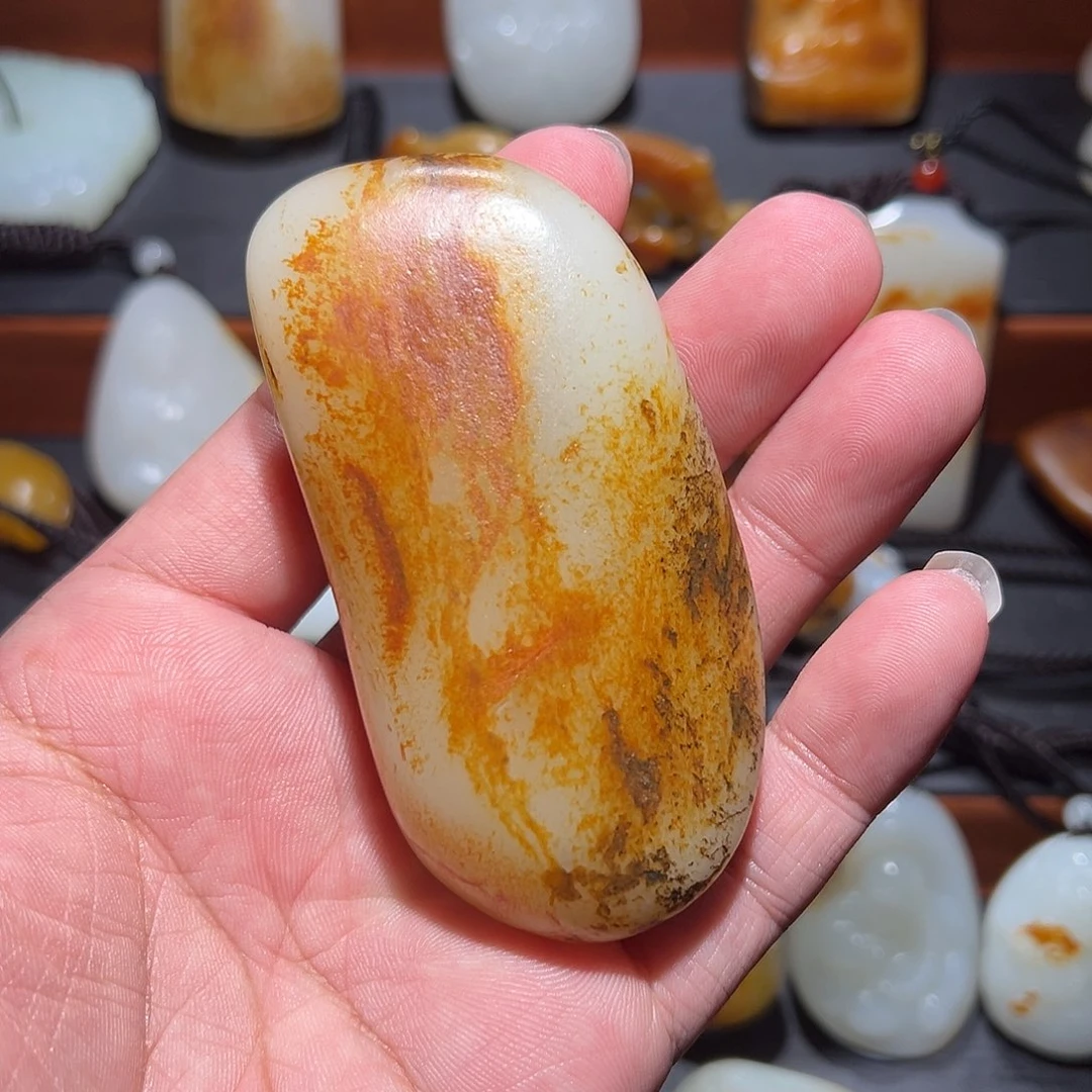 陕***司和田玉未镶嵌颈饰