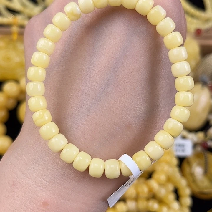琥珀颈饰未镶嵌琥珀，