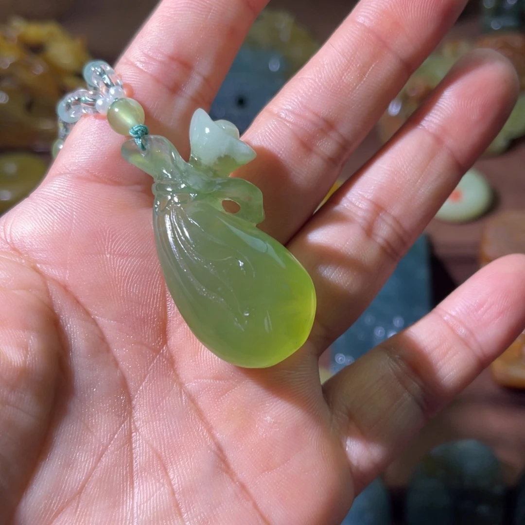 蛇纹石玉未镶嵌颈饰