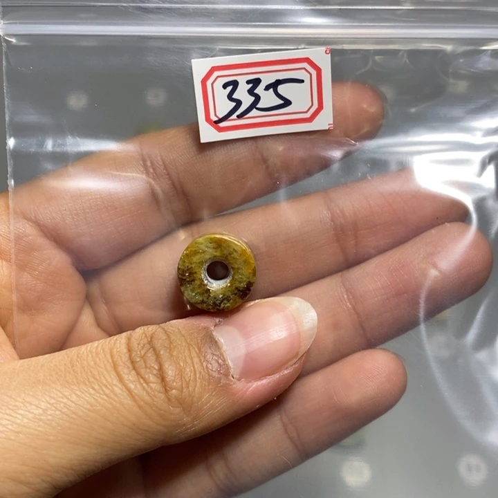 蛇纹石玉颈饰未镶嵌须**物