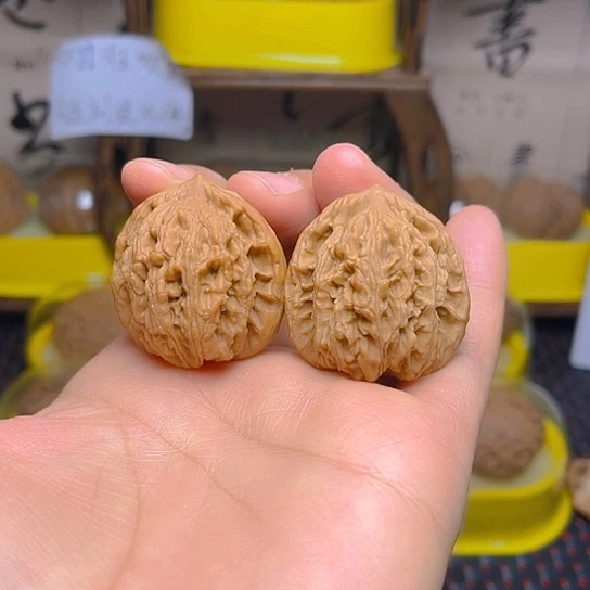 文玩核桃吊坠霞云岭