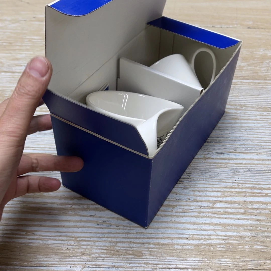 瓷片思*密密麻麻地排列着一个