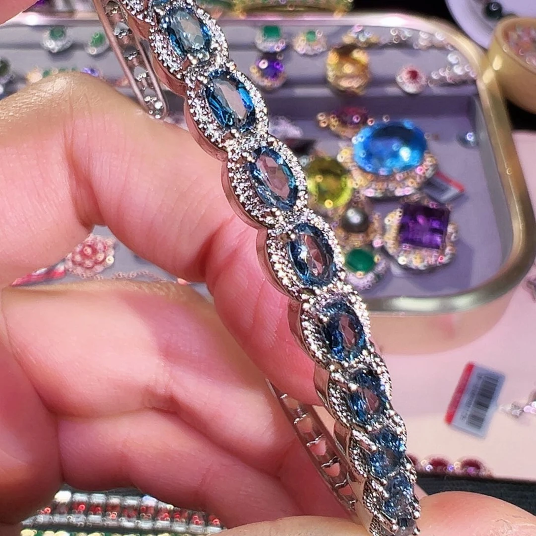 未镶嵌托帕石珠宝奇石