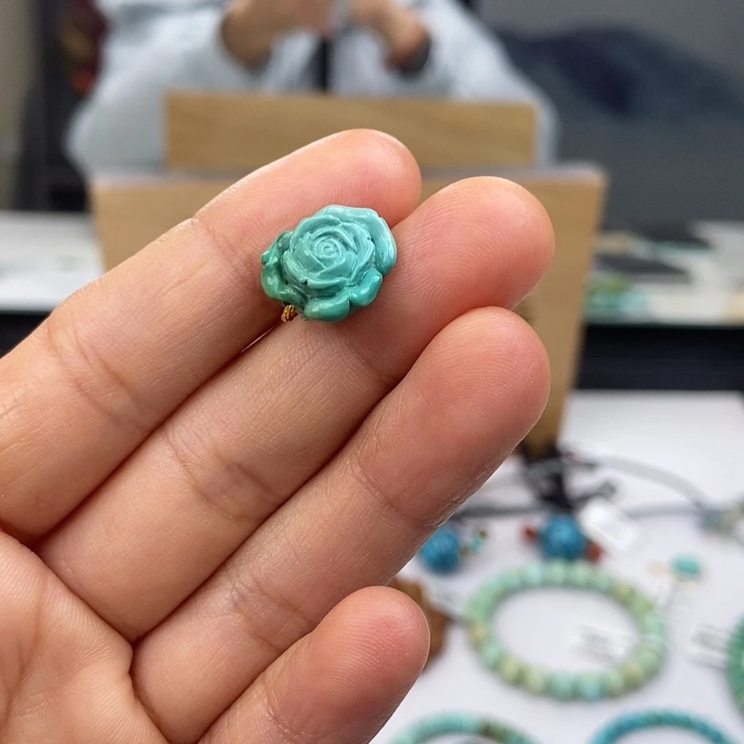 绿松石未镶嵌珠宝奇石