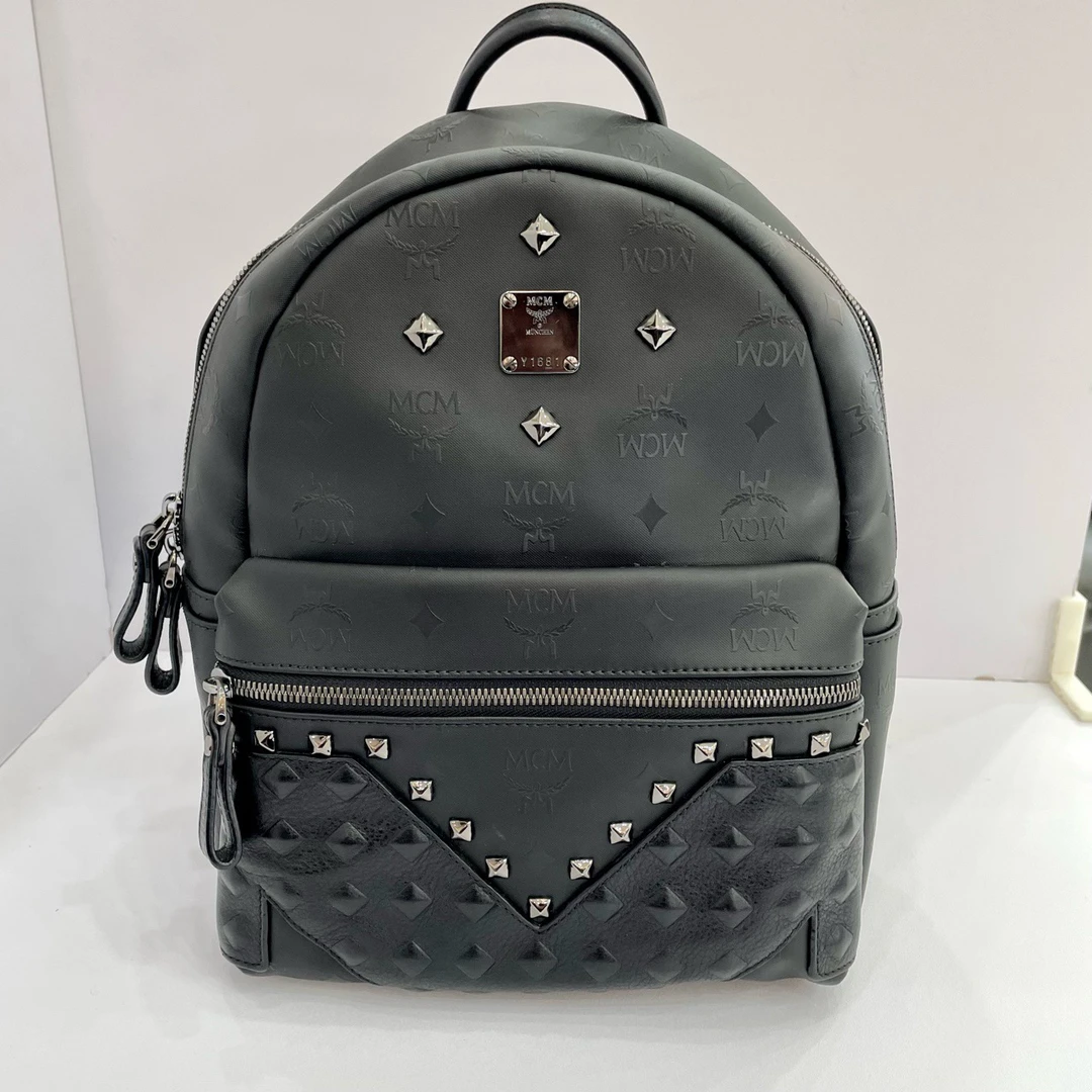 95新 MCM 黑色双肩包