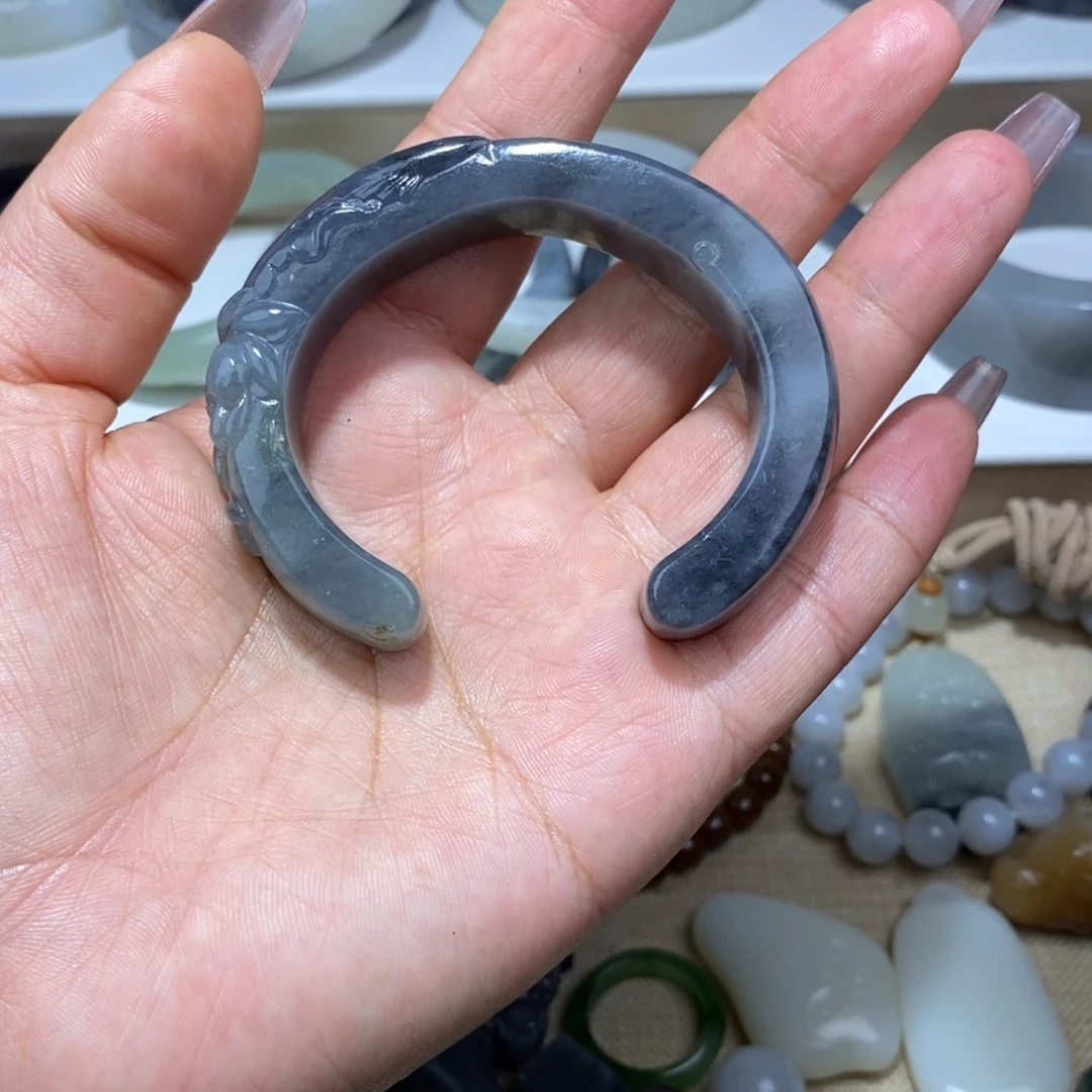 鹅***石和田玉未镶嵌颈饰