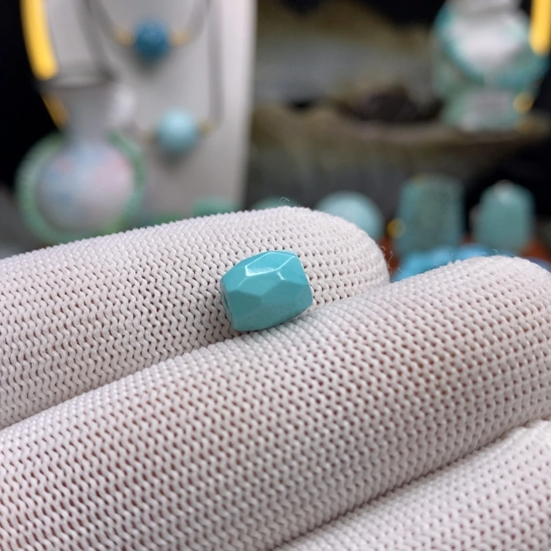 绿松石未镶嵌珠宝奇石7.3×8.6