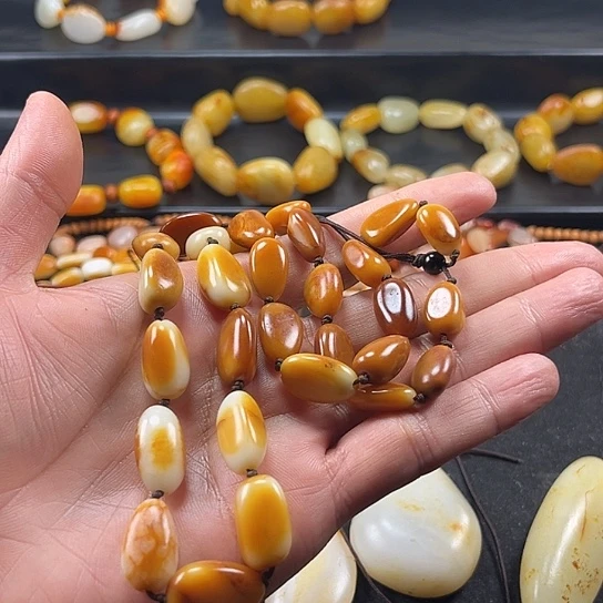 金***华颈饰未镶嵌和田玉