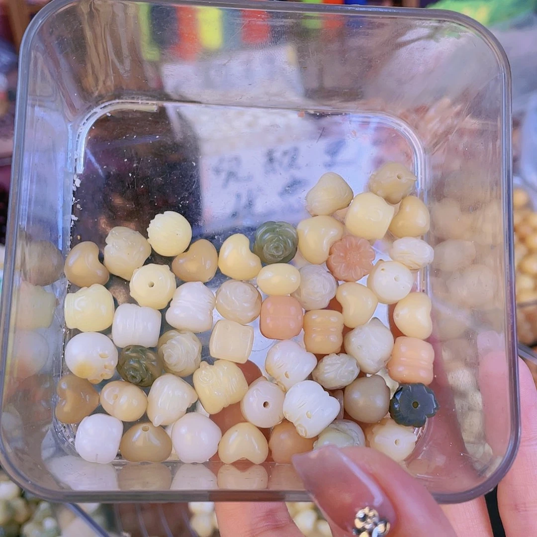 白玉菩提吊坠50颗。