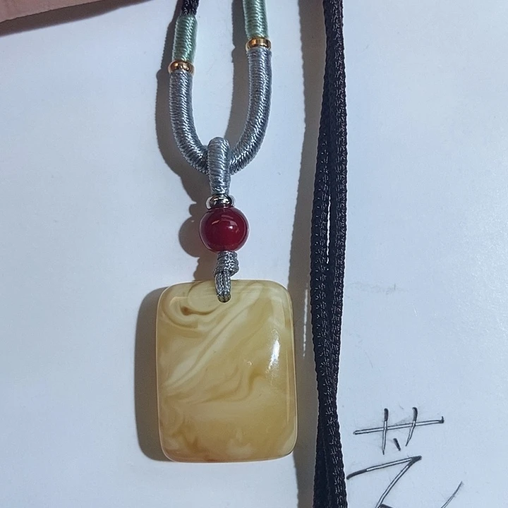 未镶嵌琥珀珠宝奇石