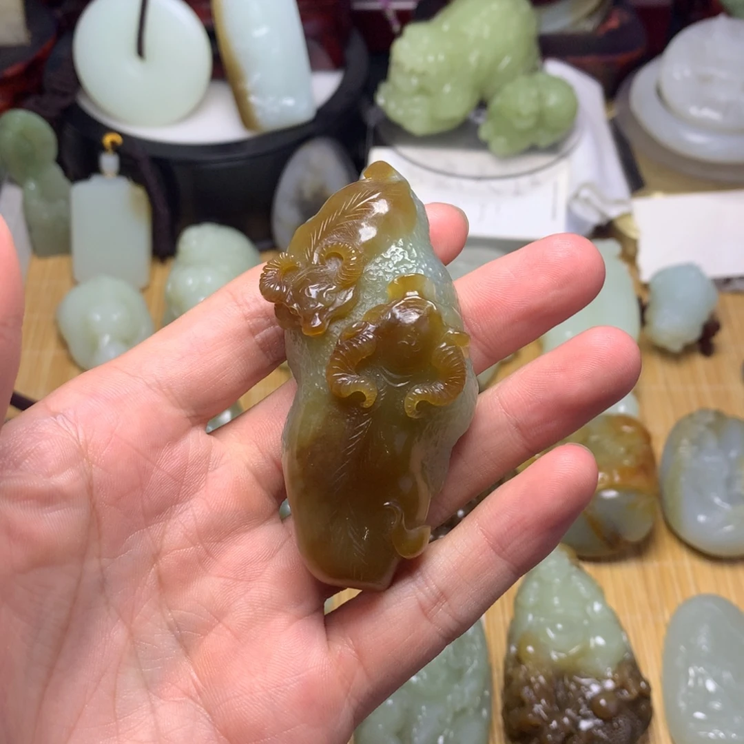 管***山未镶嵌和田玉把件