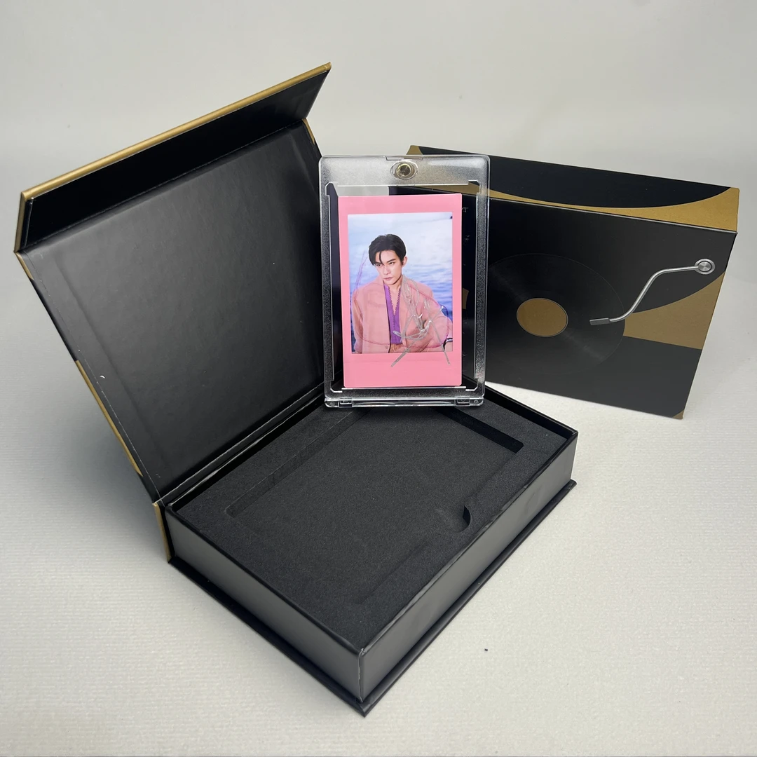 N6429易烊千玺 签名正品拍立得照片 粉边