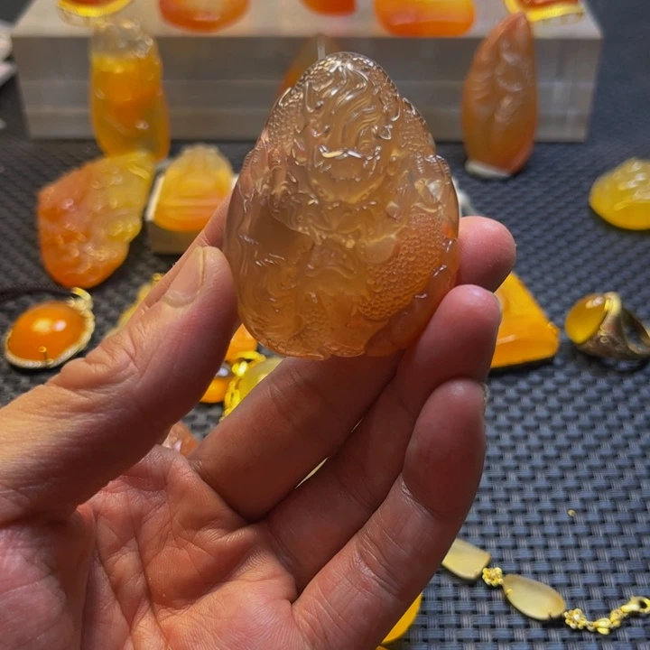 禾***庄未镶嵌旦面石英质玉