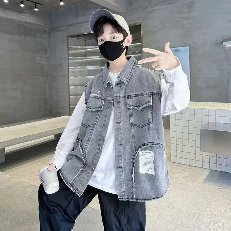 503135童装男童2025新款休闲风春秋中大童休闲童装马甲字母工装潮