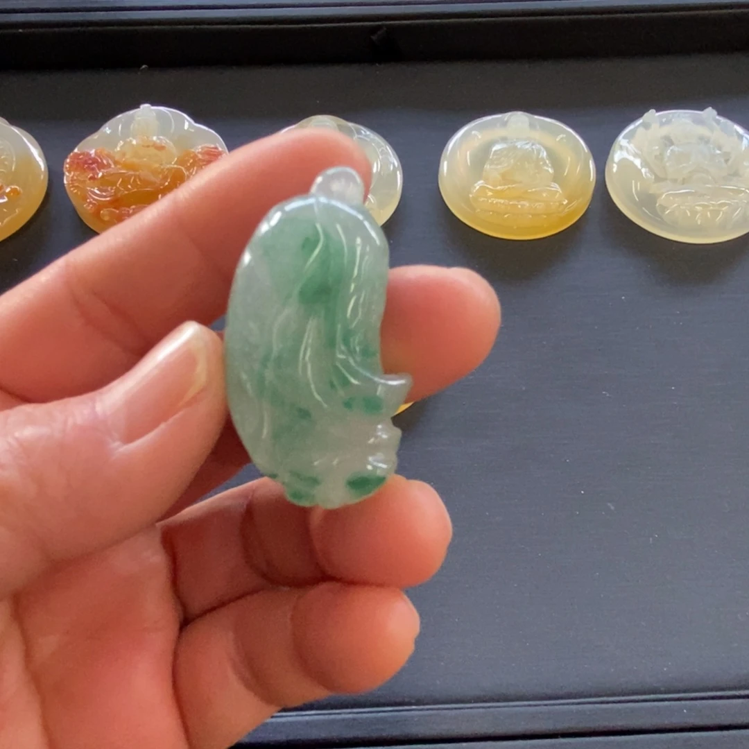 石英质玉（黄龙玉）颈饰合金