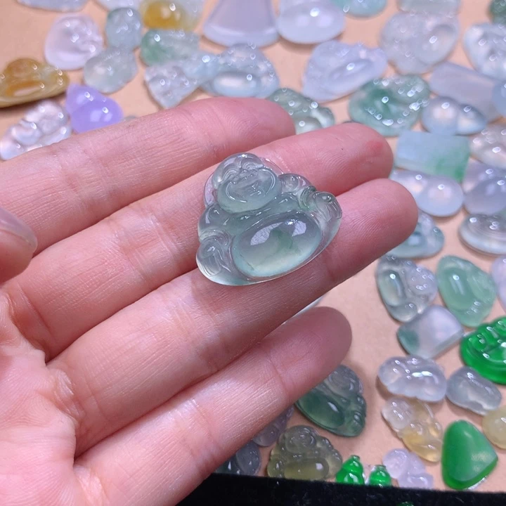 翡翠颈饰未镶嵌艾*坐佛