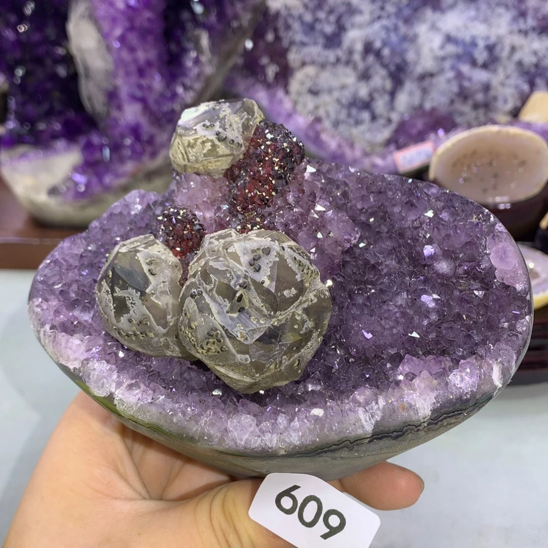 紫晶未镶嵌大型摆件（非配饰）