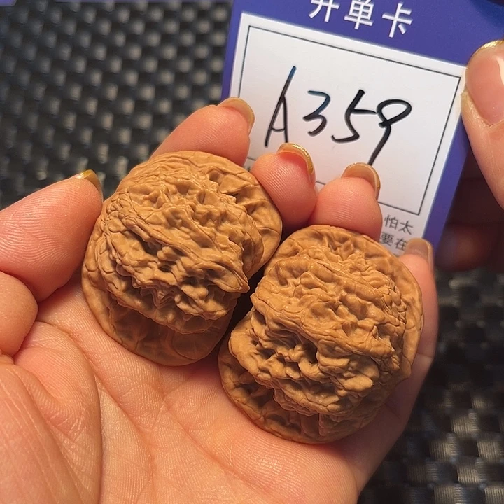 把件桃核43狮虎兽A359
