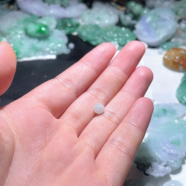 翡翠未镶嵌颈饰测****机天然