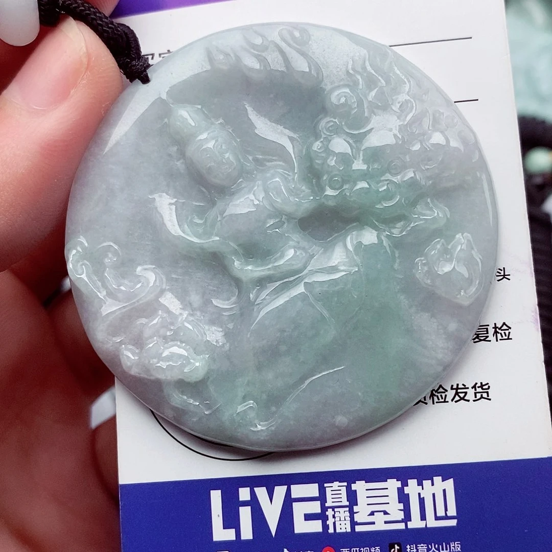 翡翠挂件未镶嵌翡翠