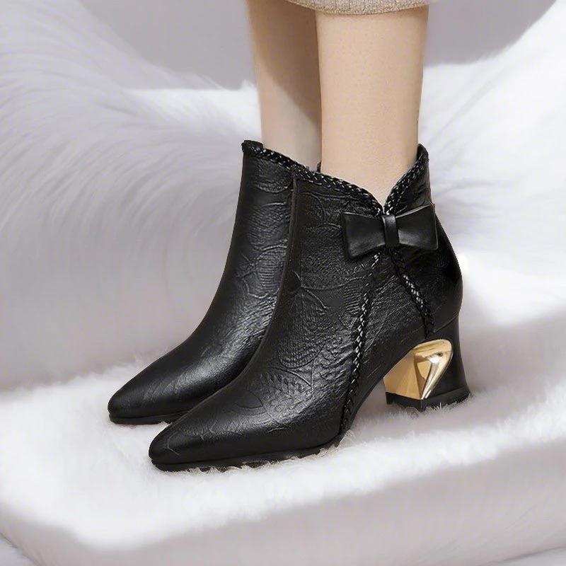 2026秋冬新款真皮粗跟尖头中跟短靴女时尚百搭大码女鞋