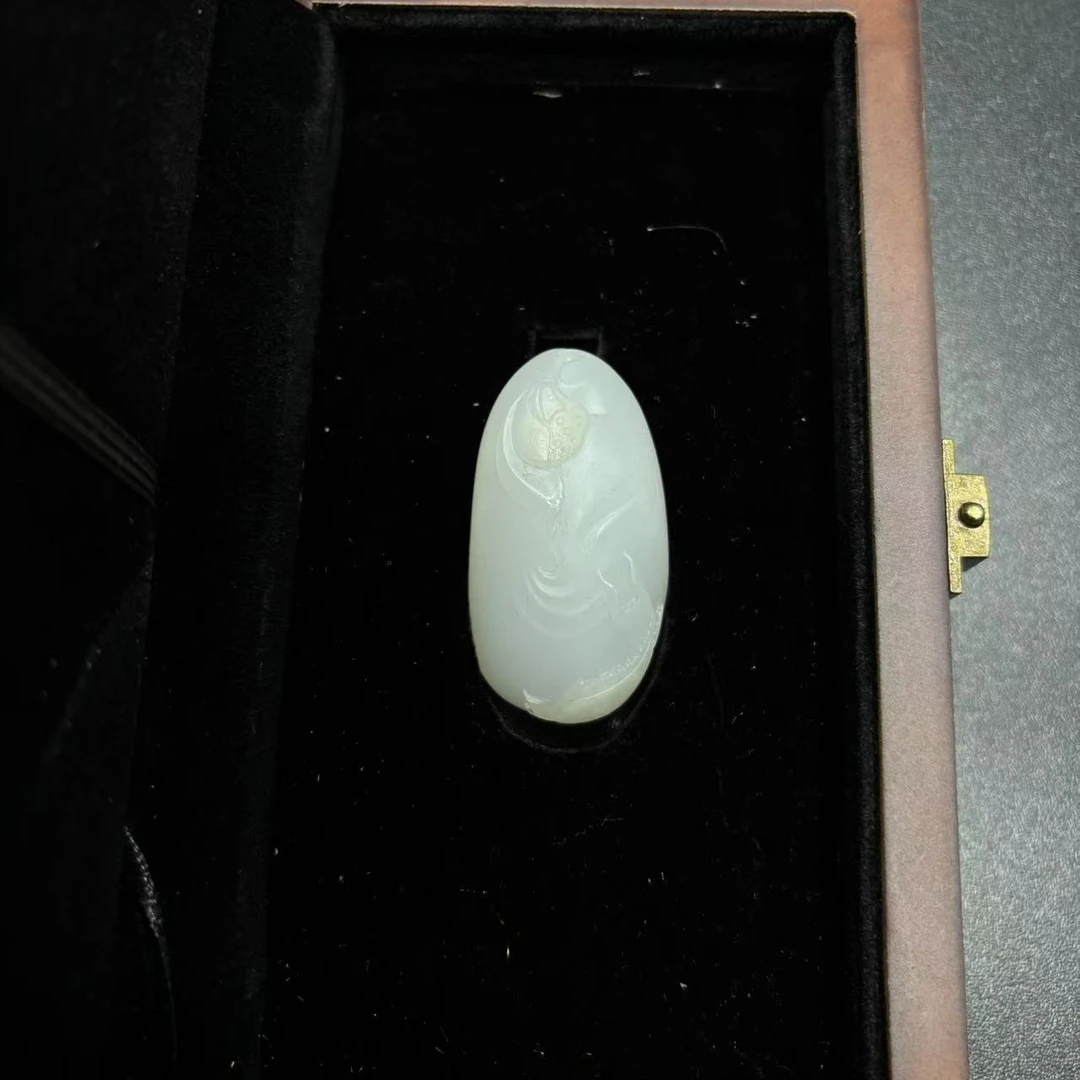 ..《闪购商品》和田玉传世原石莲蓬