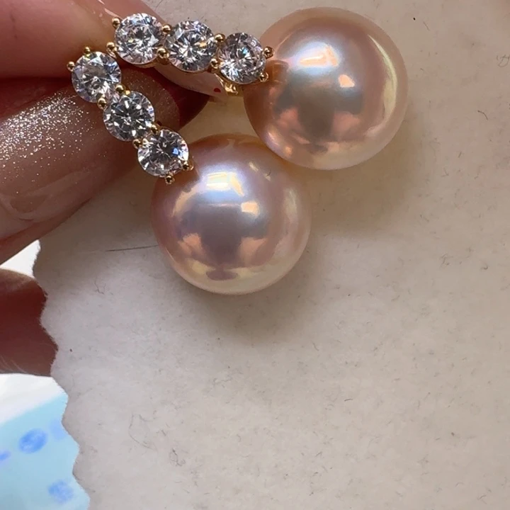 拼合珍珠（马贝珠）耳饰18K金镶嵌