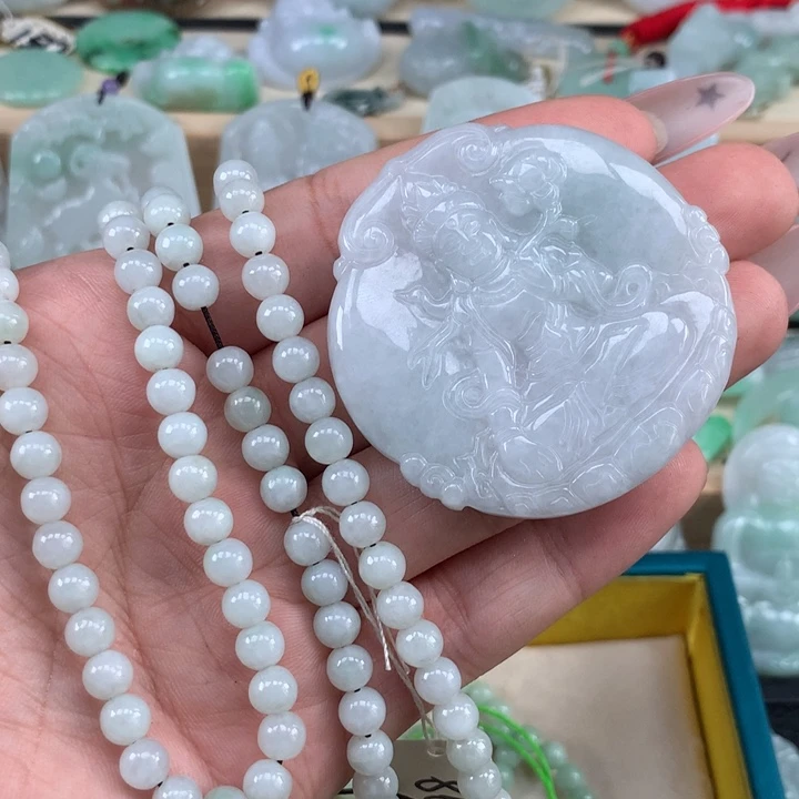 翡翠未镶嵌颈饰翡翠