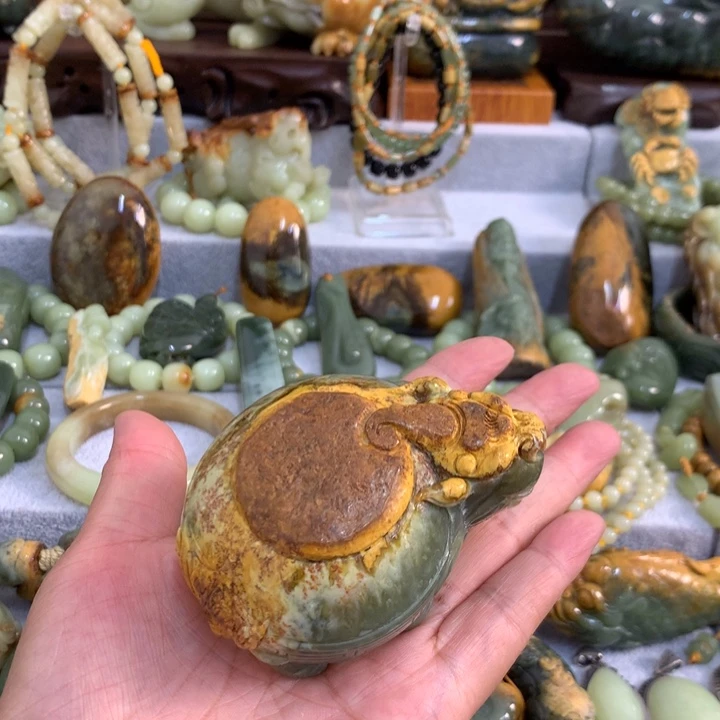 缘***们未镶嵌岫岩河磨玉（透闪石质玉）把件