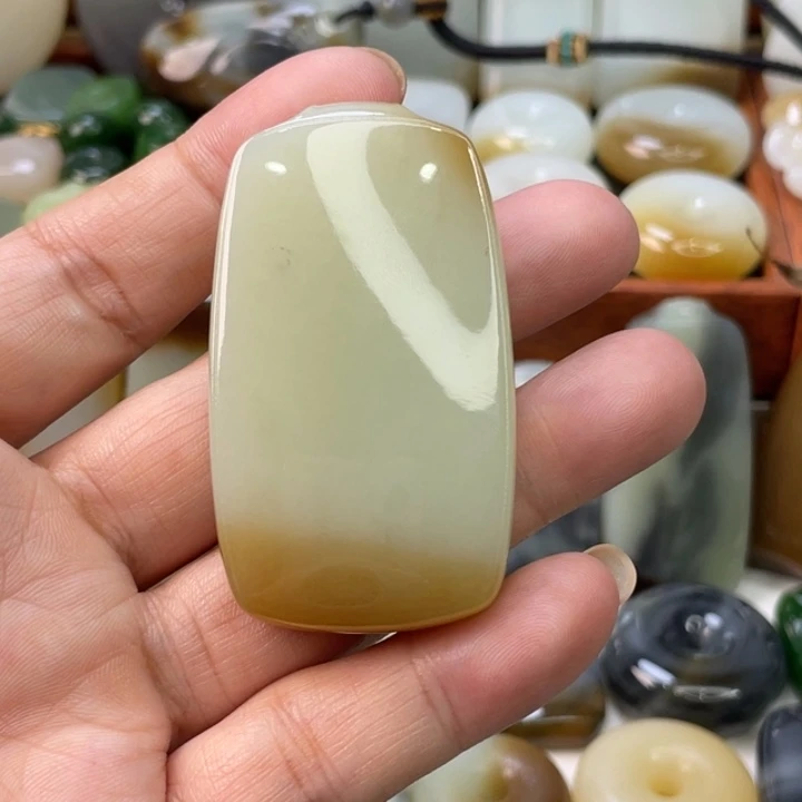 面***海颈饰未镶嵌和田玉