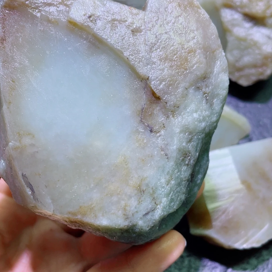 和田玉未镶嵌珠宝半成品