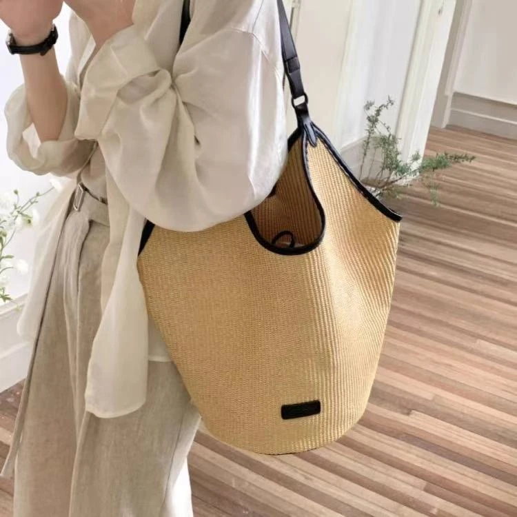 松弛感腋下菜篮子水桶慵懒风草编包包女式2025新款夏旅行编织包包