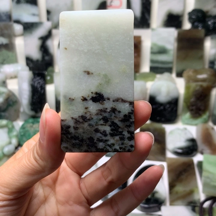 独山玉未镶嵌颈饰