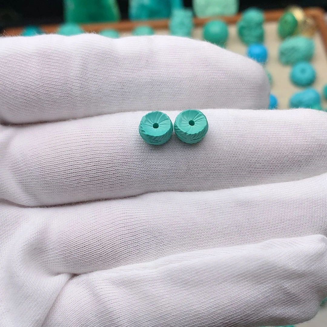 湖北原矿7.7mm羽毛扣一对