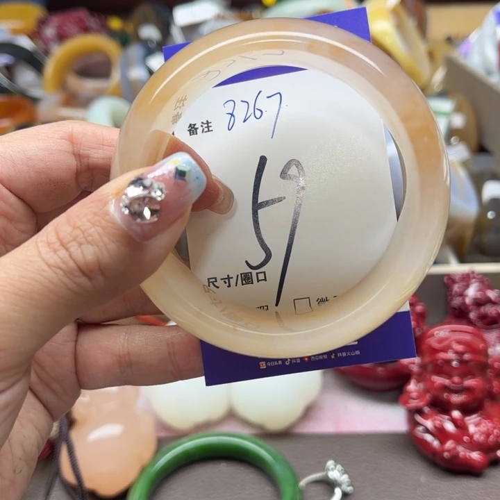 石英质玉手镯未镶嵌