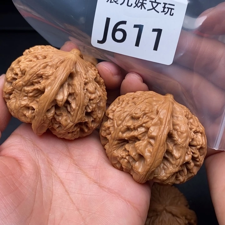 蓦***梦吊坠桃核J611粗筋