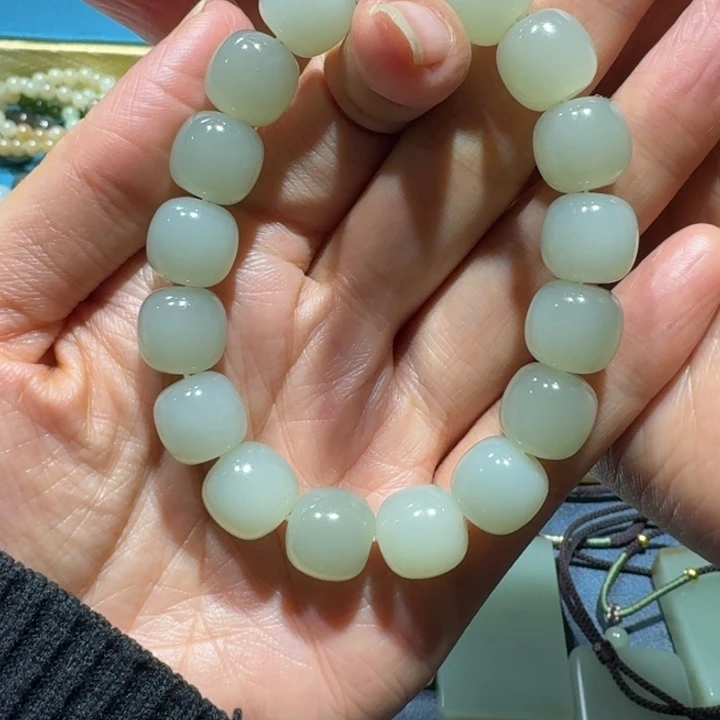 我***的和田玉未镶嵌颈饰