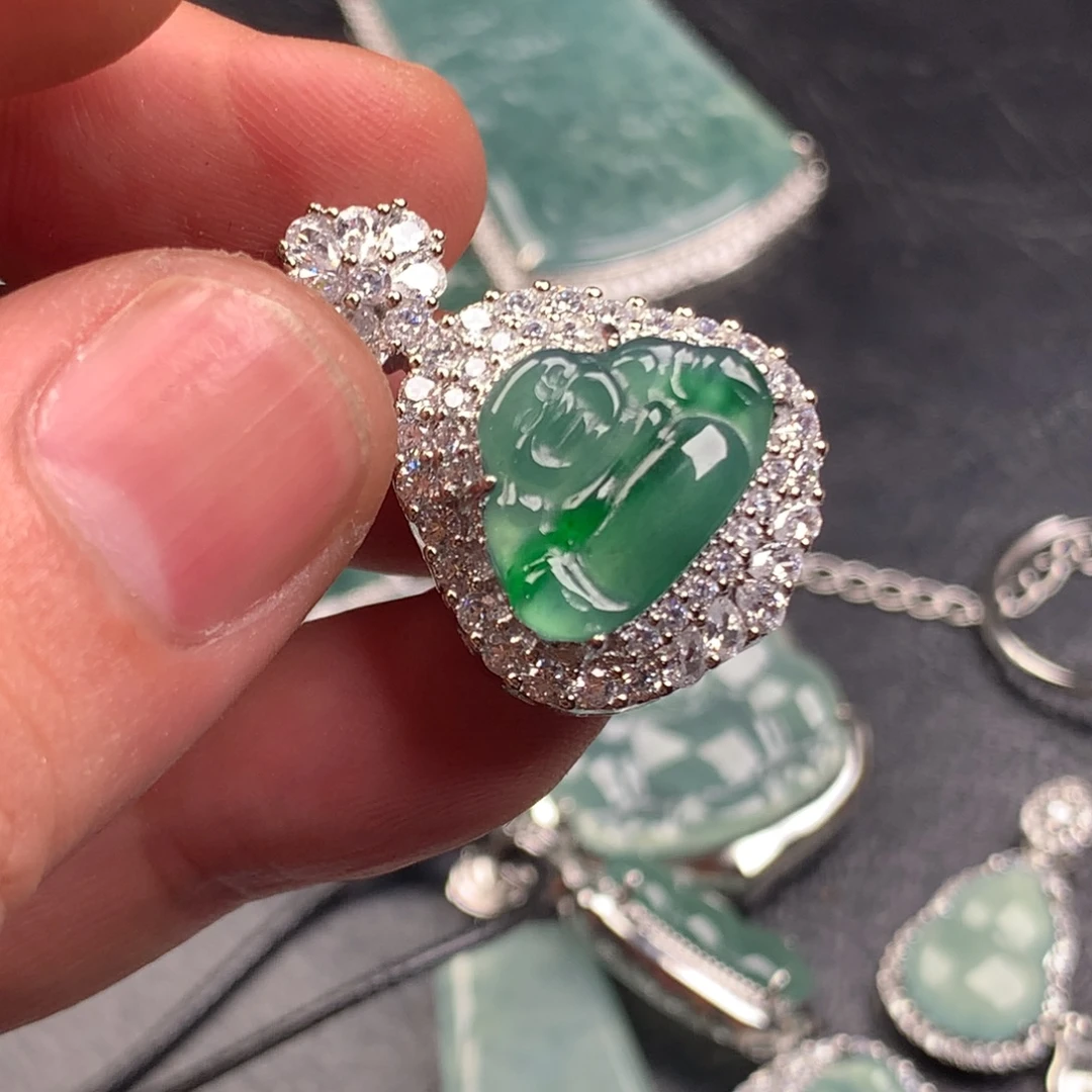 翡翠未镶嵌颈饰佛公