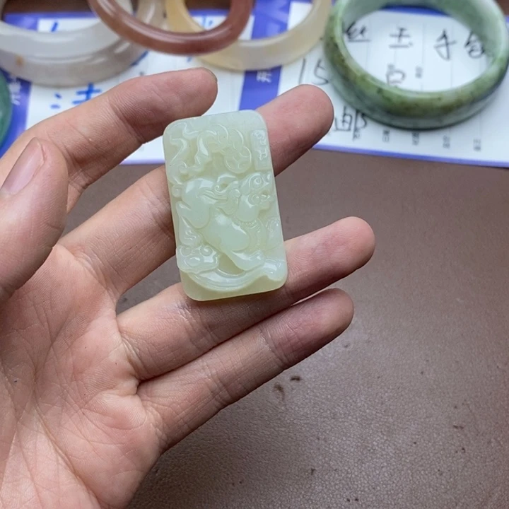 ঞ***ঞ石英质玉未镶嵌手镯