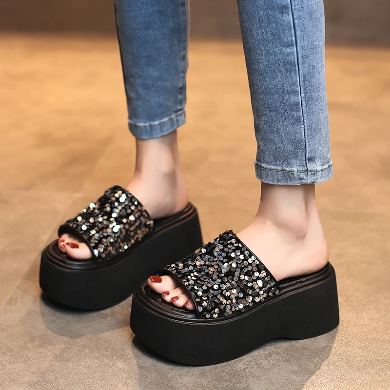 8cm厚底亮片凉拖鞋女外穿2025夏季新款小个子松糕软底增高一字拖